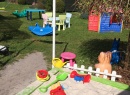 Plac zabaw ,oraz w tle domek nr. 1,2
